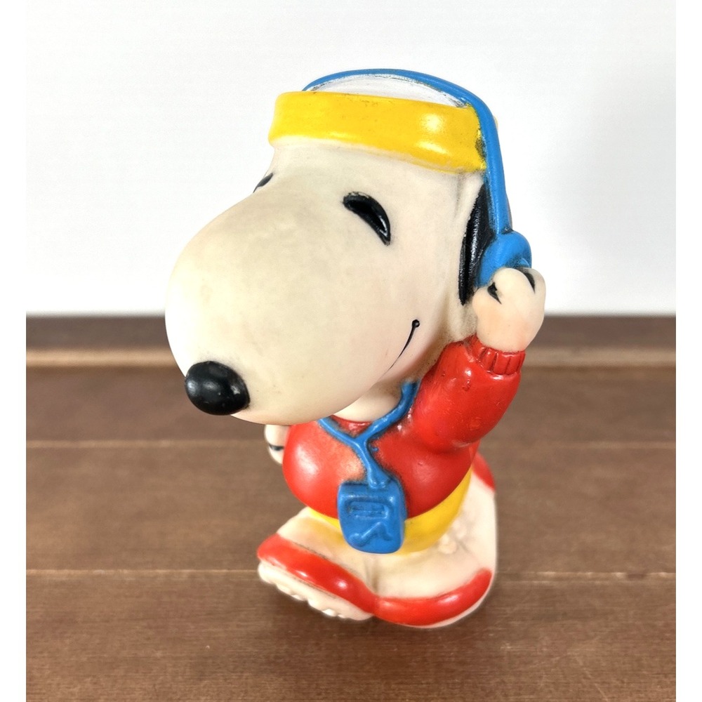 Vintage 5"‎ Snoopy Dog Squeak Toy Headphones Walking Figure, Danara